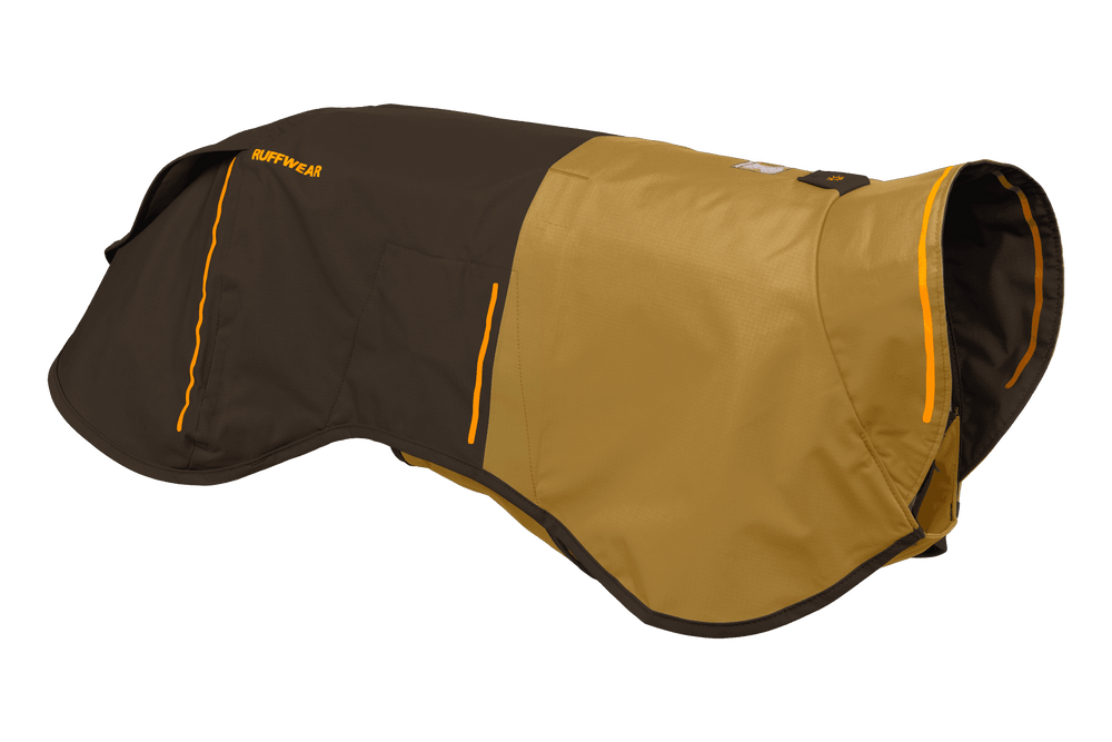 Brauner und beiger Sun Shower™ Regenmantel für Hunde mit orangen Akzenten, idealer Kälteschutz für Outdoor-Aktivitäten.
