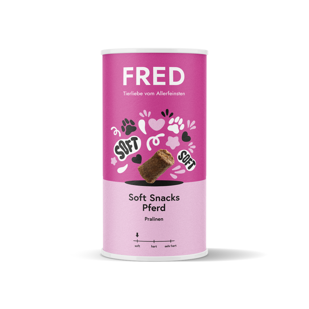 ALT-Tag für das Bild: FRED Soft Snacks Pferd in pinker Dose mit Pfotenabdrücken, weiche Snacks für Hunde, ideal für Training.