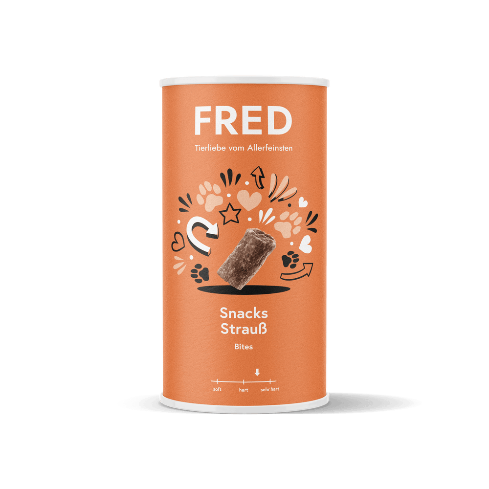 FRED Snacks Strauß 2er Set für Hunde, luftgetrocknete Straußensnacks in orangefarbener Verpackung mit Pfotenabdrücken.
