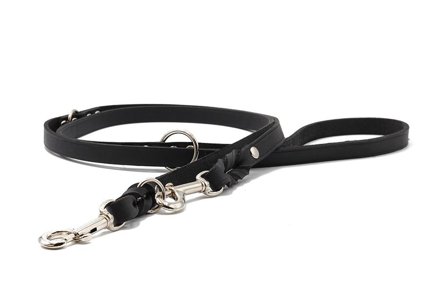 Schwarze Lederleine für Hunde, 2m lang, mit eleganten Metallbeschlägen und Karabinerhaken für sicheren Halt.