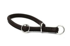 Braunes Lederhalsband für Hunde mit runden Edelstahlringen - schlicht und elegant im Design.