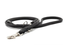 Schwarze Lederleine, rundgenäht, 2m lang mit silbernem Karabiner, gepolstert und mit Schlaufen für komfortable Handhabung.