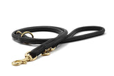 Schwarze Lederleine mit goldenen Beschlägen, 3m lang, zwei Haltegriffen und variabler Länge für Hunde.