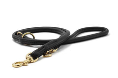 Schwarze Lederleine mit goldenen Beschlägen, 3m lang, zwei Haltegriffen und variabler Länge für Hunde.
