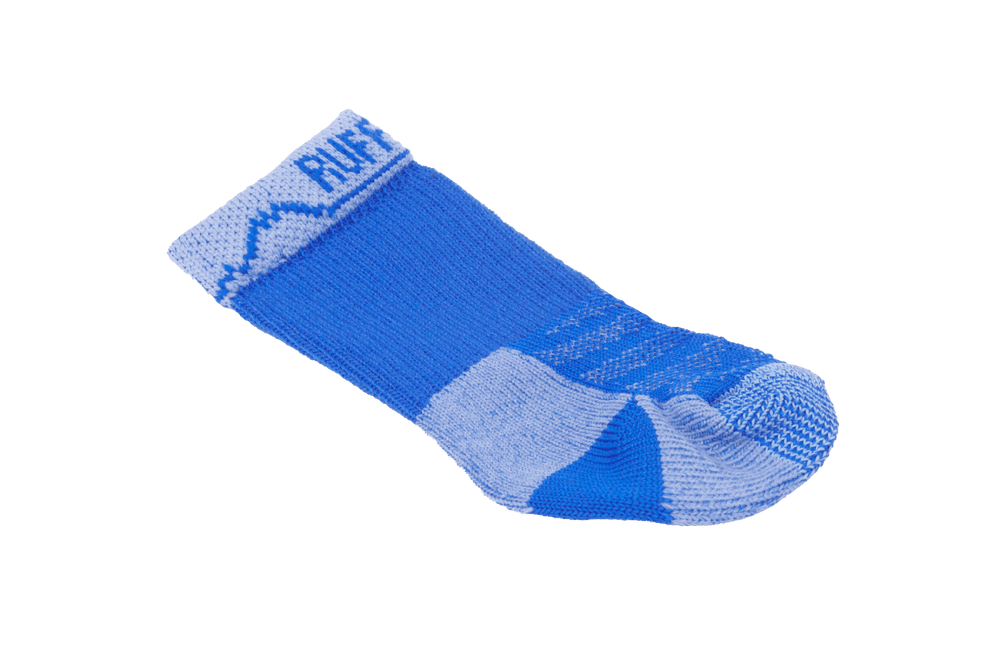 Bark'n Boot™ Hundesocken in Blautönen mit gestickter Aufschrift, ideal für sportliche Aktivitäten.