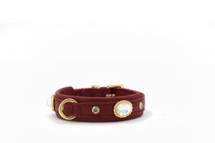 Rotes Lederarmband "Mini Diamond" mit goldenen Details und funkelnden Schmucksteinen, elegant mit Schnalle und D-Ring.