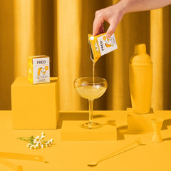 FRED Dog Drink "Wauquiri" im Cocktailglas, ideal für Hunde zur Steigerung der Trinkfreude und Flüssigkeitsaufnahme.