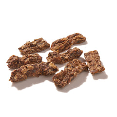 FRED Insektensnack Hermetia & Süßkartoffel 2er Set, halbsofte, proteinreiche Snacks für empfindliche Tiere auf weißem Hinterg