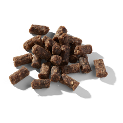 Funktionssnack Mobilitäts-Boost in braunen Kau-Snacks zur Unterstützung der Beweglichkeit im Alltag, auf schwarzem Hintergrun