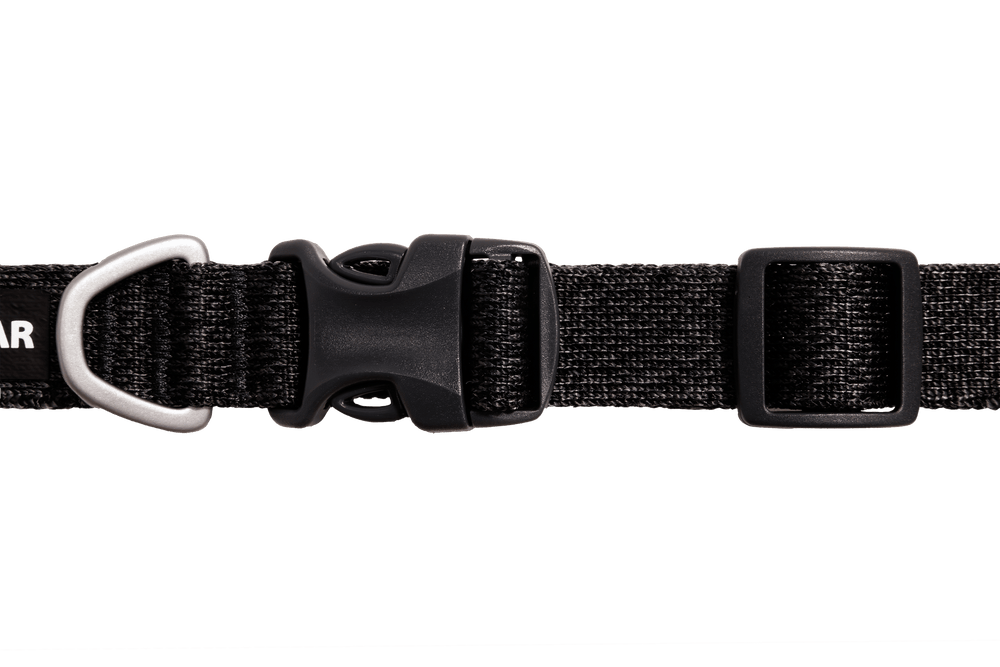 Schwarzes Front Range™ Flex Halsband aus strapazierfähigem Material mit plastischer Schnalle und D-Ring.