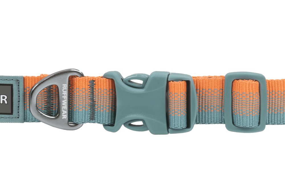 Robustes Front Range™ Hundehalsband mit ergonomischem Verschluss in Orange und Aqua, aus Kunststoff und Metall.