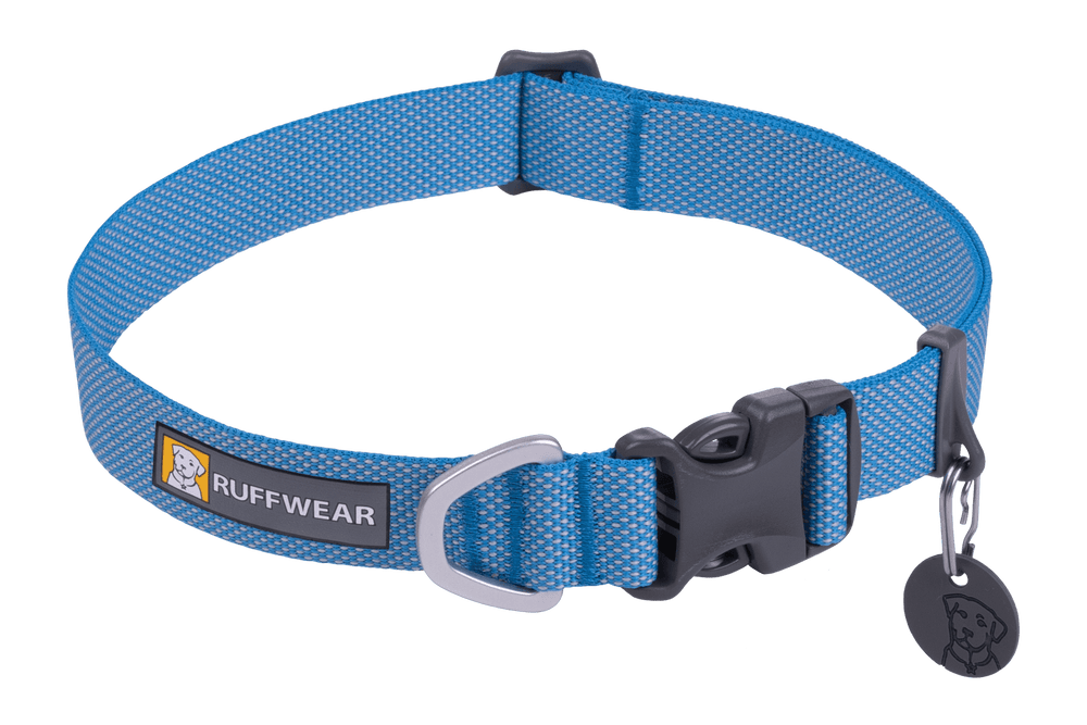 Leichtes Hundehalsband von Ruffwear in leuchtendem Blau mit Netzstruktur, stabilem Verschluss und Metall-D-Ring.