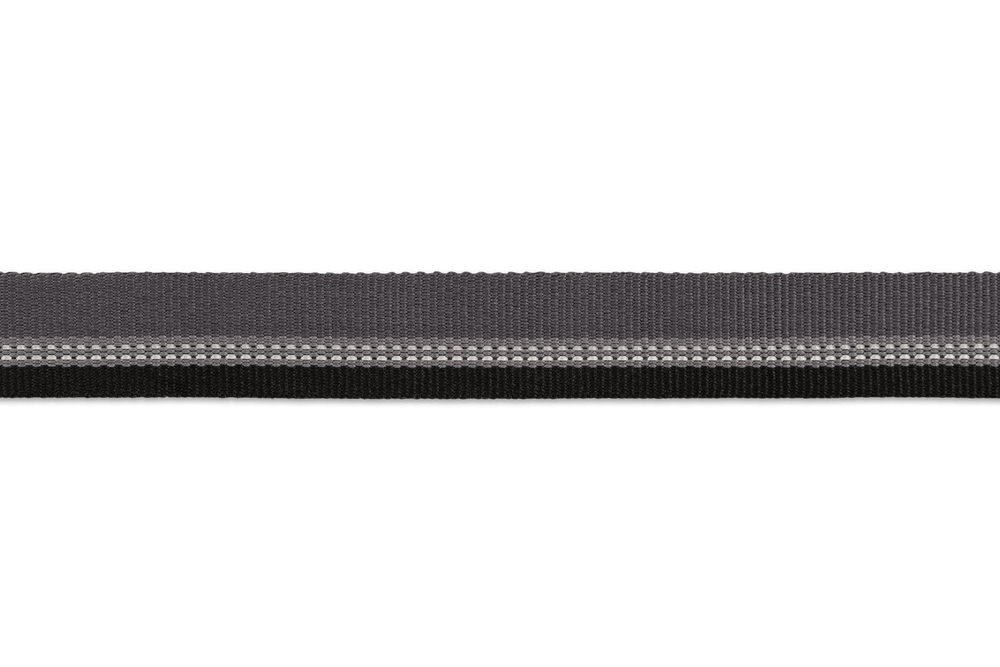Dunkelgrauer Reißverschluss mit Metallschließe auf schwarzem Hintergrund, ideal für das Chain Reaction™ Martingal Hundehalsband.