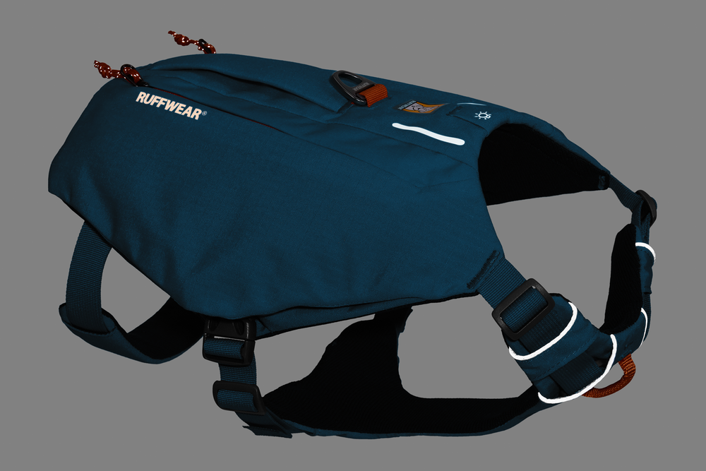 Dunkelblaues Ruffwear Hundegeschirr mit verstellbaren Gurten und reflektierenden Elementen für optimale Sichtbarkeit.