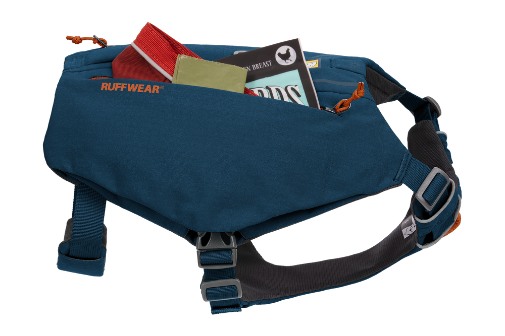 Ruffwear Switchbak™ Hundegeschirr in Blau mit gefüllter Hüfttasche und verstellbaren Gurten, ideal für Abenteuer mit Hunden.