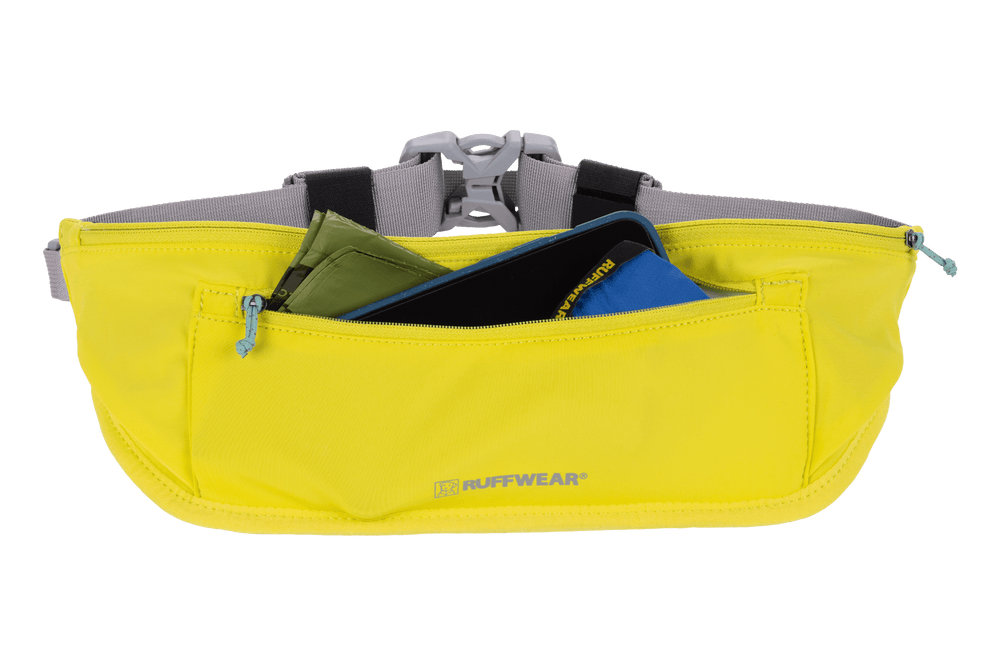 Gelber Trail Runner™ Laufgürtel von Ruffwear mit Reißverschluss und Fächern für Behälter und Karten. Ideal für aktive Läufer.