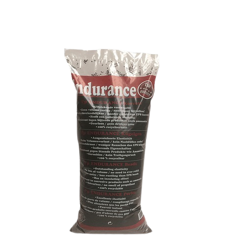 Durchsichtige Verpackung von Doggy Bagg Endurance in Schwarz und Rot mit Produktinfos auf der Rückseite.
