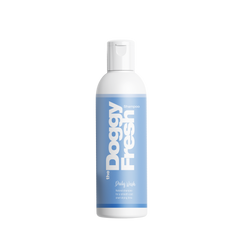 Flasche "Doggy Fresh" Shampoo in Weiß mit blauen Akzenten, ideal für die tägliche Hundewäsche. Naturprodukt für gesunde Hunde.