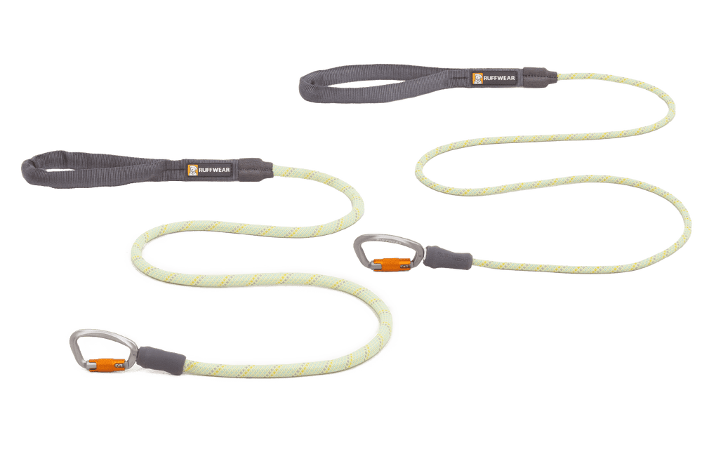 Robuste Knot-a-Leash™ Hundeleine aus geflochtenem Material in grün-weißer Farbgebung mit stabilem Karabinerhaken.