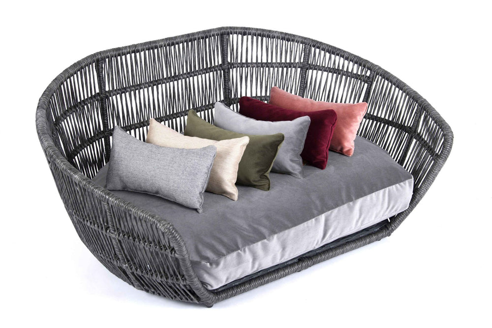Modernes PRADO Design-Hundebett OXFORD in Grau mit bunten Kissen – stilvoll und bequem für Ihren Hund.