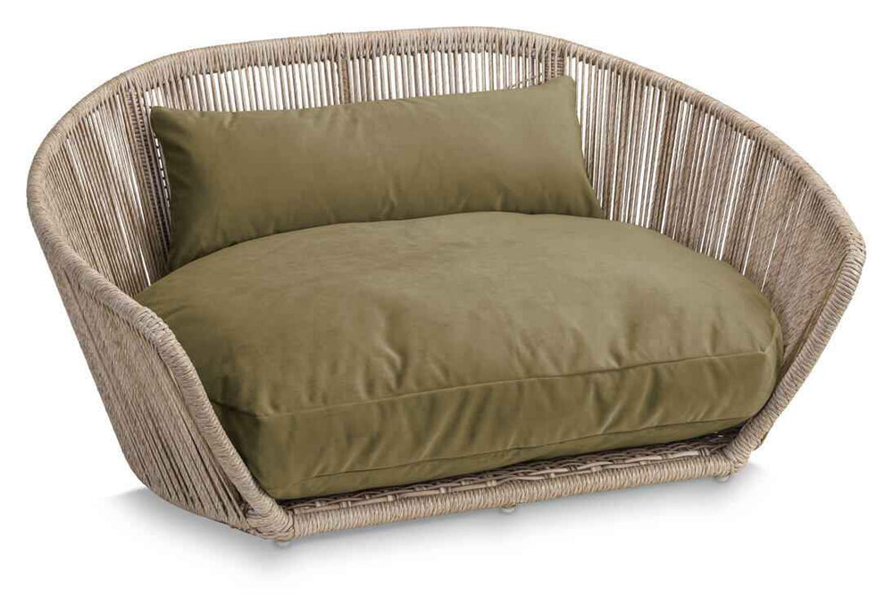 ALT-Text: Gemütliches VOGUE Design-Hundebett OXFORD mit runder, geflochtener Struktur und olivgrünem, gepolstertem Kissen.