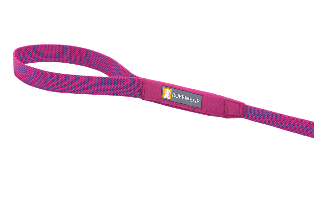 "Hi Light™ Hundeleine von Ruffwear in lila/pink mit gepolsterter Handschlaufe für aktives Hundebesitzer."
