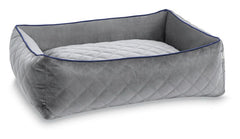 Quadratisches Hundebett in OXFORD GREY mit gestepptem Karomuster und erhöhten Wänden für optimalen Komfort.
