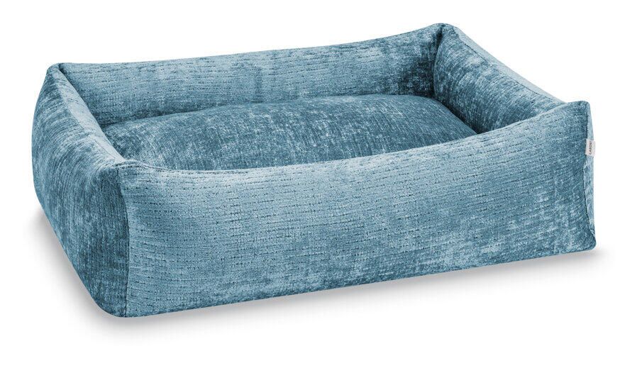 Rechteckiges CLASSIC Hundebett ALLURE in sanftem Türkis mit hohen, gepolsterten Seitenwänden für optimalen Komfort.