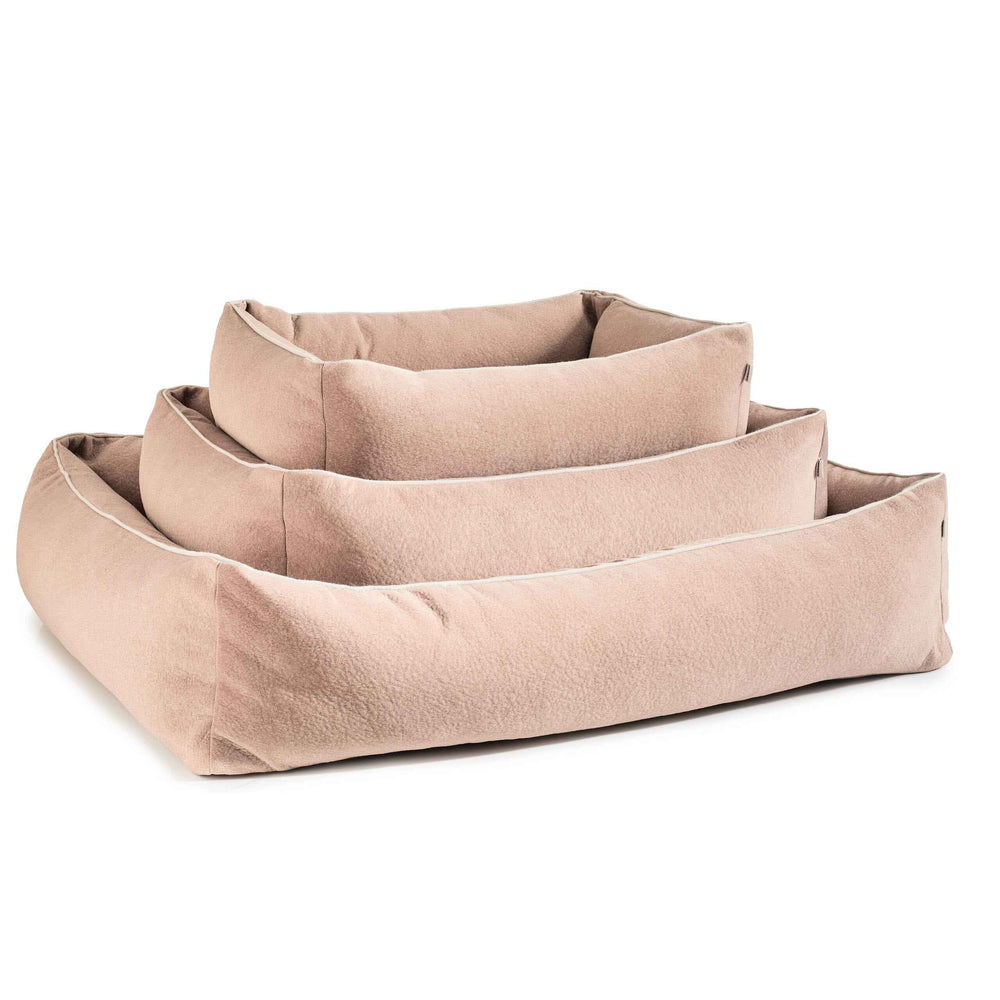 ALT-Text: Klassisches beigefarbenes Hundebett BUFFALO in verschiedenen Größen mit erhöhten Rändern für optimalen Liegekomfort.