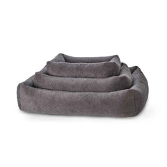 "CLASSIC TEDDY Hundebett in grau, gestapelt, plüschig mit erhöhten Rändern für höchsten Komfort."