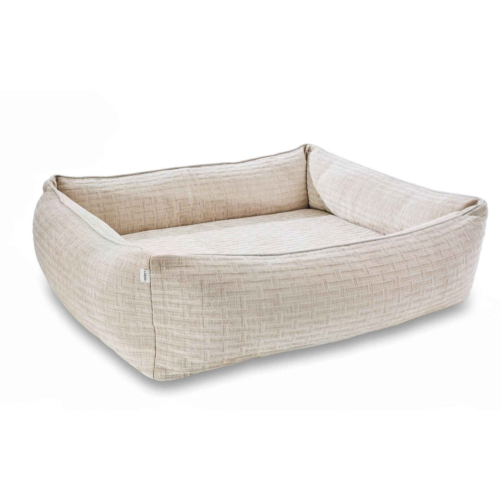 Beige Hundebett ORTHO NOVA mit geometrischem Muster, hohen Seitenwänden und flacher Liegefläche für optimalen Komfort.