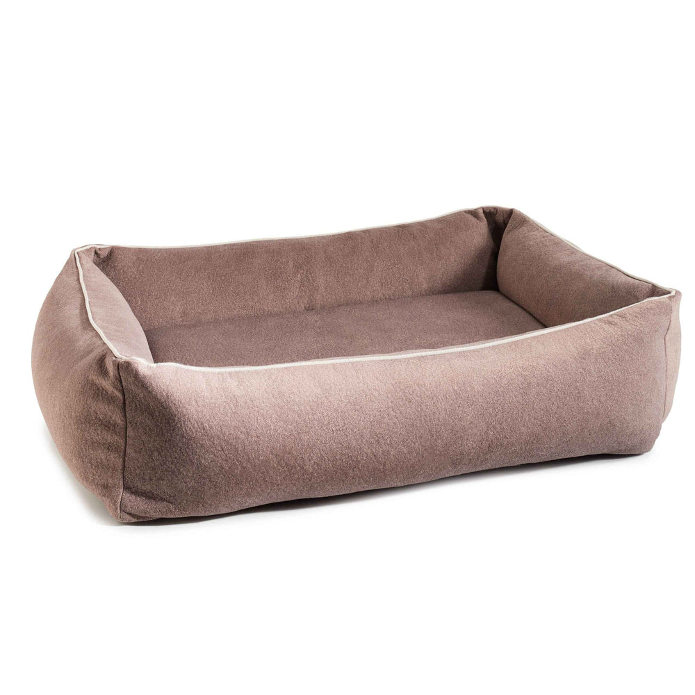 Bequemes ORTHO Hundebett BUFFALO in rechteckiger Form mit weicher, beige-brauner Oberfläche und abgerundeten Ecken.