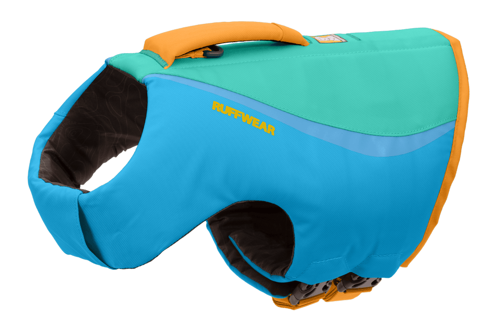 "Ruffwear Float Coat™ Schwimmweste für Hunde in Blau und Grün mit orangefarbenem Griff für sicheren Wasserspaß."