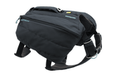 Schwarze Ruffwear Hundetasche mit mehreren Fächern, verstellbarem Gurt und wetterfestem Material für Outdoor-Abenteuer.