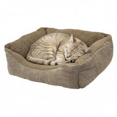 Komfortables Katzenschlafbett "TEDDY" in quadratischer Form, weich gepolstert in Beige, mit robustem hellbraunen Außenmaterial.