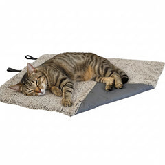 Schlafende graue Katze auf gepolsterter, grauer und flauschiger Unterlage "TEDDY" Classic. Entspannung pur!