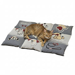 Weiches eckiges Hundekissen "PATCHY" in Grautönen mit Hundemotiven und Pfotenabdrücken, ideal für Ihr Haustier.