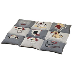 Gepolstertes Hundekissen "PATCHY" in Grau mit Patchwork-Design und bunten Hunde-Motiven, verfügbar in neun quadratischen Varianten.