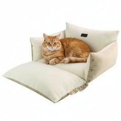 Beiges Komfortbett "ALIN" für Katzen mit hohen Seiten und orangefarbener Katze, modern und einladend gestaltet.