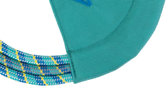 Türkises Pacific Ring™ Hundespielzeug mit geflochtenen blauen und gelben Kabeln für interaktiven Spielspaß.