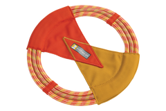 Robustes Pacific Ring™ Hundespielzeug aus Seil in Rot, Gelb und Orange, ideal für spielerische und langlebige Beschäftigung.