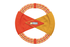 "Pacific Ring™ Hundespielzeug von Ruffwear, geflochtenes Seil in orange-gelb mit robustem Stoffeinsatz."
