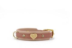 Halsband Mini Ciao Mama aus blassrosa Leder mit goldenen Akzenten und Herzanhänger für stilvolle Hunde.