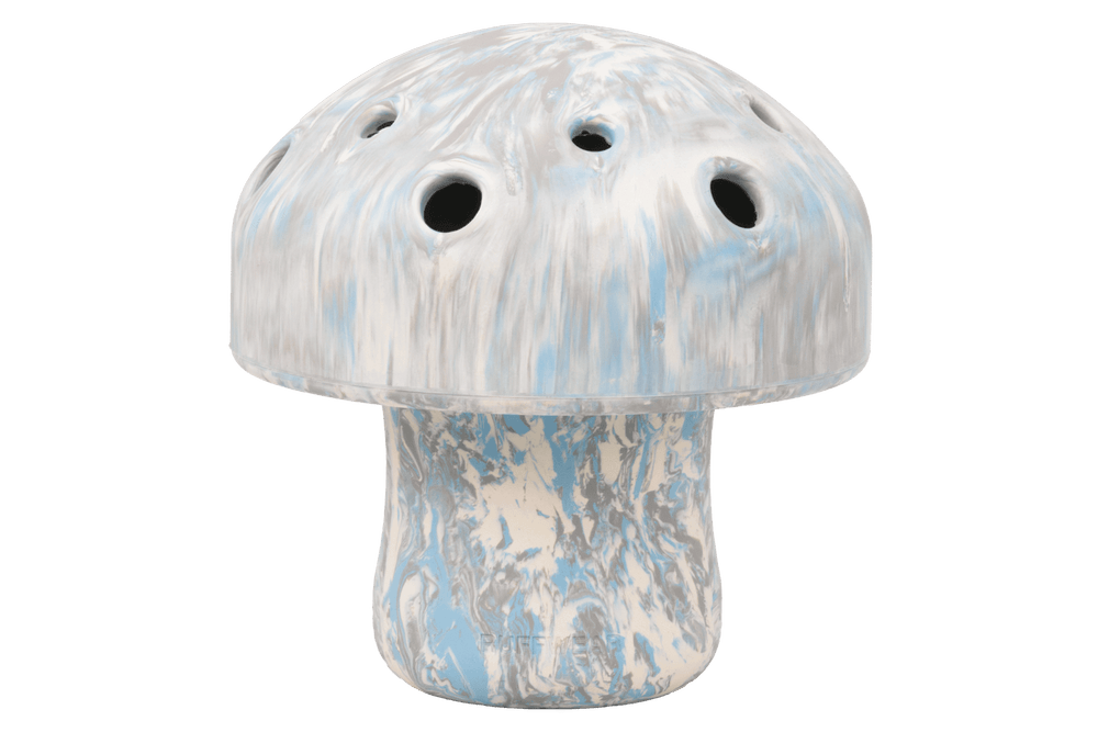 Stilisiertes Porcini™ Hundespielzeug in Himmelblau und Weiß mit Löchern und dickem, verjüngtem Stiel.