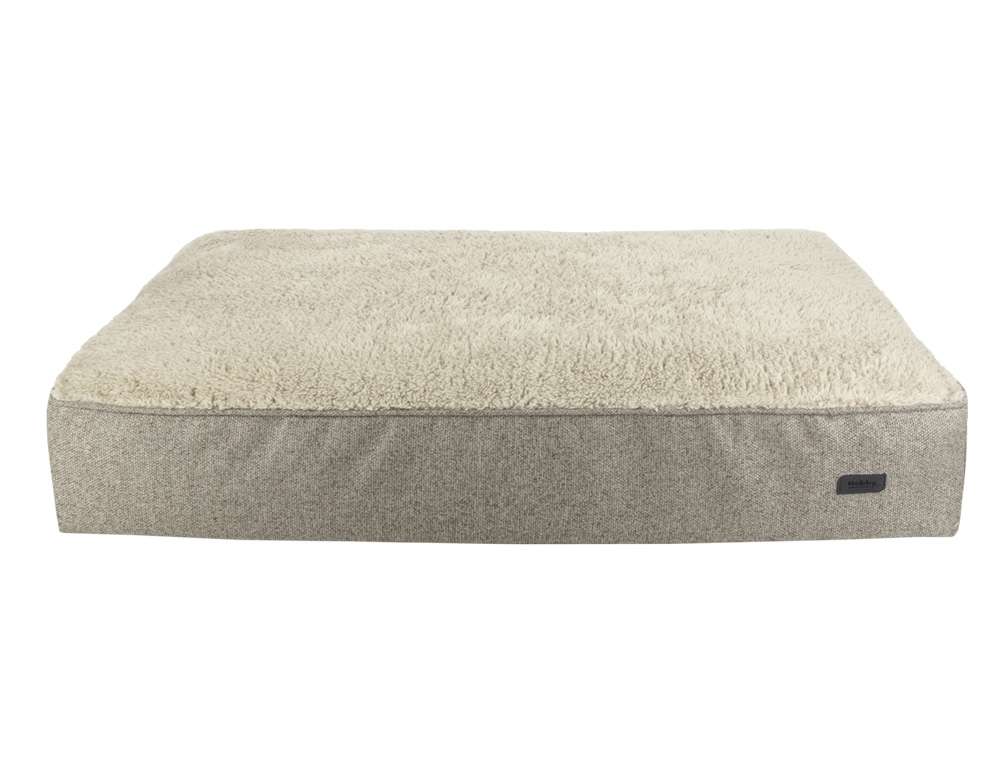 Bequemes quadratisches Hundebett "CALBU" mit flauschiger, beiger Oberfläche und grauer Seitenfläche für entspannte Momente.