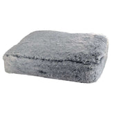 "Komfortkissen eckig 'NURU' in Grau, weich und flauschig für ultimativen Kuschelkomfort."