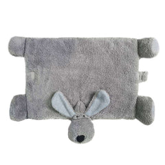 Bequeme graue Kuschelmatte in Tierform mit Ohren und Gesicht, ideal für gemütliche Stunden mit Haustieren.