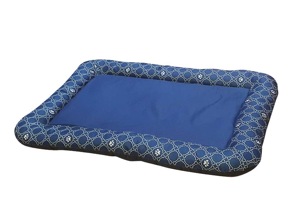 Hundebett Classic "JUKU" in Blau mit gepolsterter Fläche und geometrischem Muster in Blau und Weiß. Ideal für Haustiere.