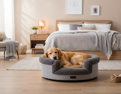 Gemütliches Hundebett in grau mit einem schlafenden Golden Retriever in einem einladenden Raum.