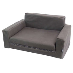 Kleines graues Komfortsofa "Enock" mit breiten Armlehnen und gepolsterter Sitzfläche im modernen Design.
